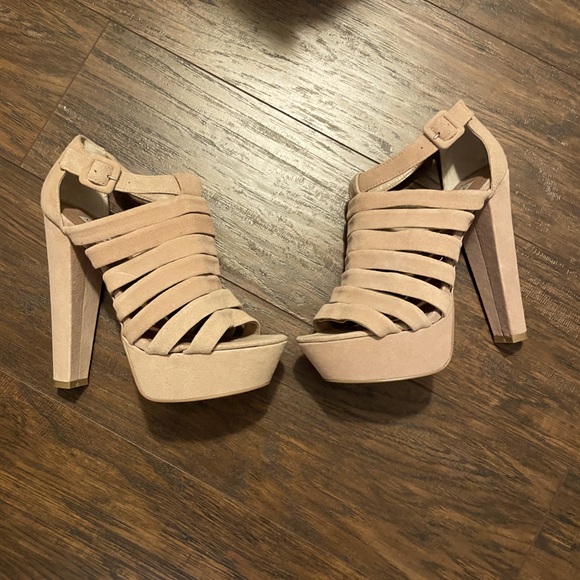 Steve Madden Nude Suede Platform Sandals Size 8 - worn once! - Picture 2 of 11